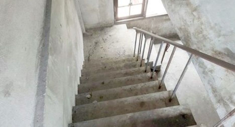 For sale retail Space in Thawi Watthana, Bangkok