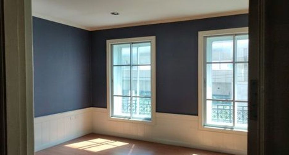 For sale 5 bedrooms townhouse in Chatuchak, Bangkok