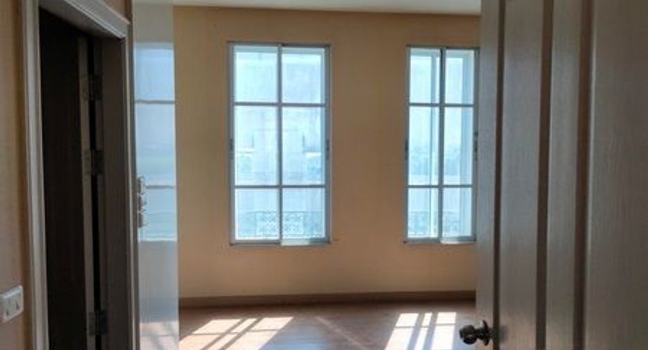 For sale 5 bedrooms townhouse in Chatuchak, Bangkok