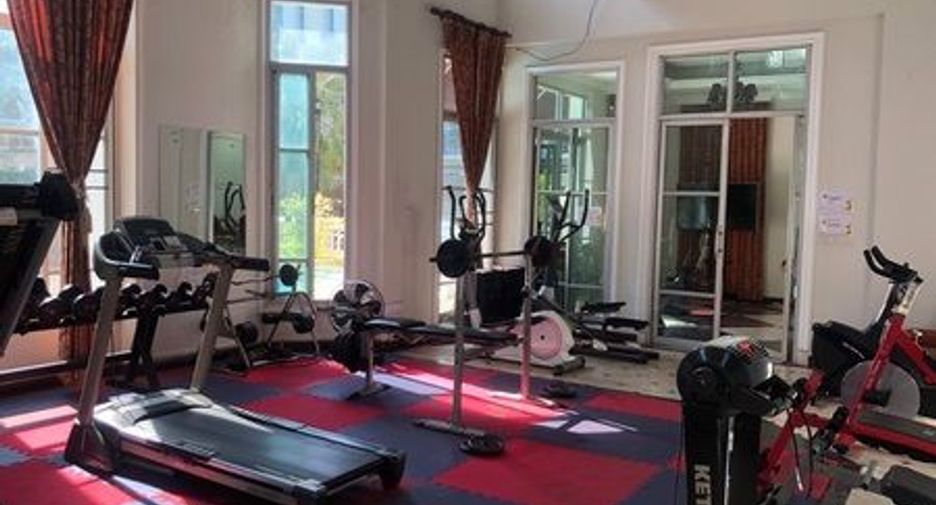 For sale 5 bedrooms townhouse in Chatuchak, Bangkok