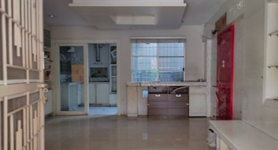 For sale 5 bedrooms townhouse in Chatuchak, Bangkok