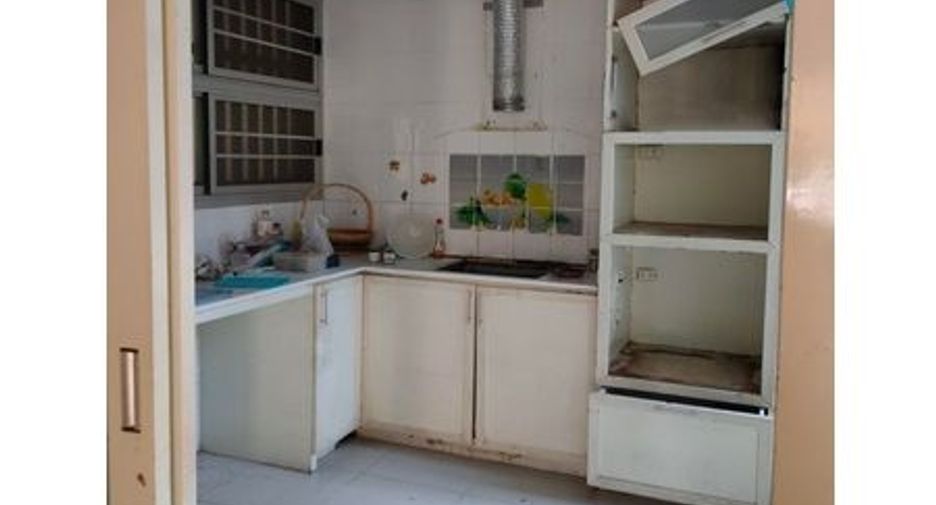 For sale 5 bedrooms townhouse in Chatuchak, Bangkok