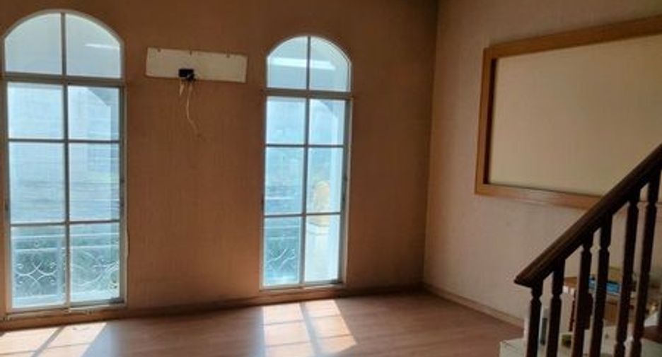 For sale 5 bedrooms townhouse in Chatuchak, Bangkok