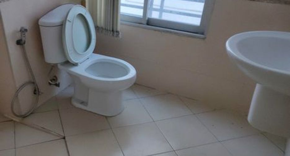 For sale 5 bedrooms townhouse in Chatuchak, Bangkok
