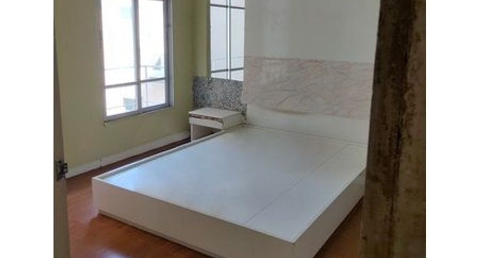 For sale 5 bedrooms townhouse in Chatuchak, Bangkok