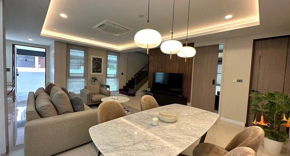 出租 3 卧室 独立屋 在 Watthana, 曼谷
