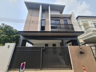Casa en alquiler de 3 habitaciones en Watthana, Bangkok