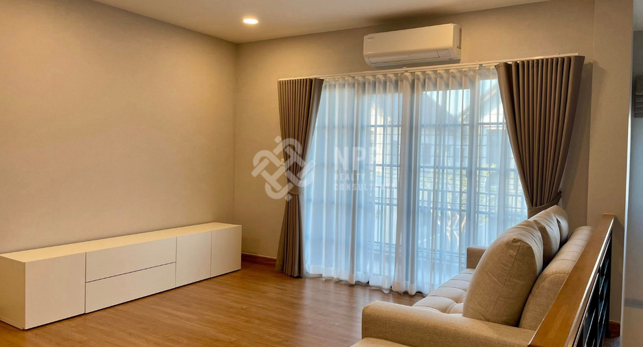À louer et à vendre 4 chambres maison à Bang Na, Bangkok