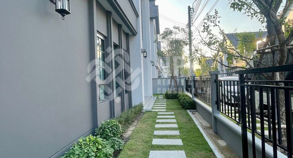 À louer et à vendre 4 chambres maison à Bang Na, Bangkok