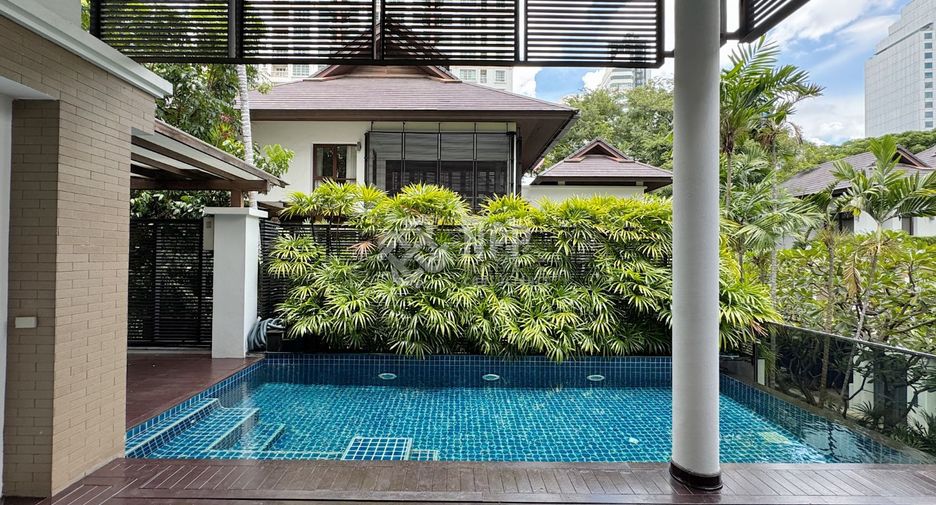 Casa en alquiler de 4 habitaciones en Khlong Toei, Bangkok