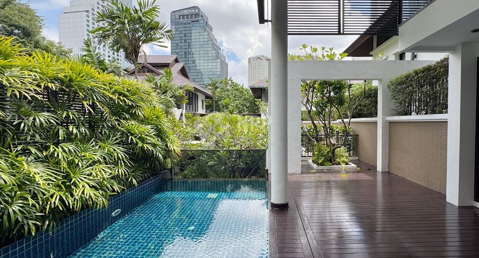 Casa en alquiler de 4 habitaciones en Khlong Toei, Bangkok