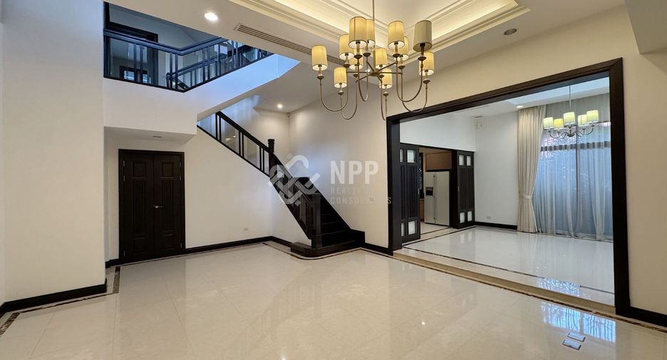 Casa en alquiler de 4 habitaciones en Khlong Toei, Bangkok