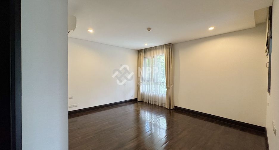 Casa en alquiler de 4 habitaciones en Khlong Toei, Bangkok