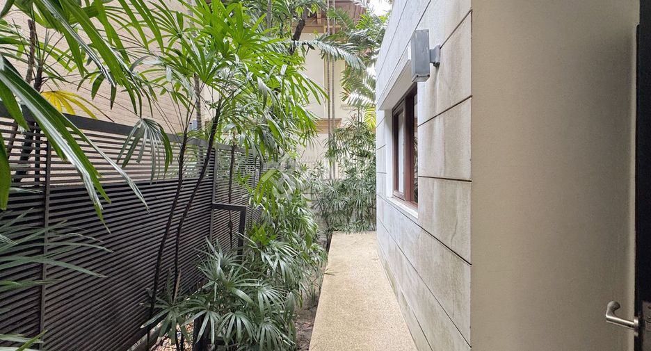 Casa en alquiler de 4 habitaciones en Khlong Toei, Bangkok