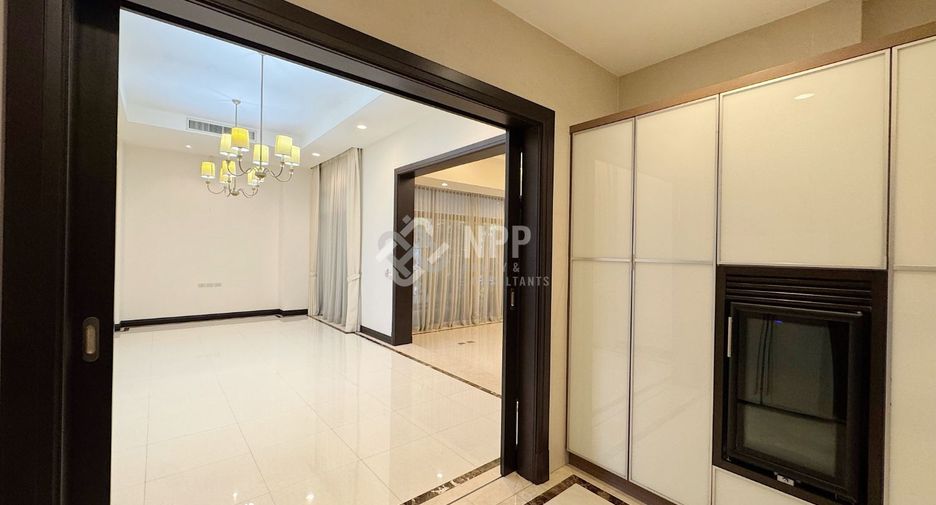 Casa en alquiler de 4 habitaciones en Khlong Toei, Bangkok