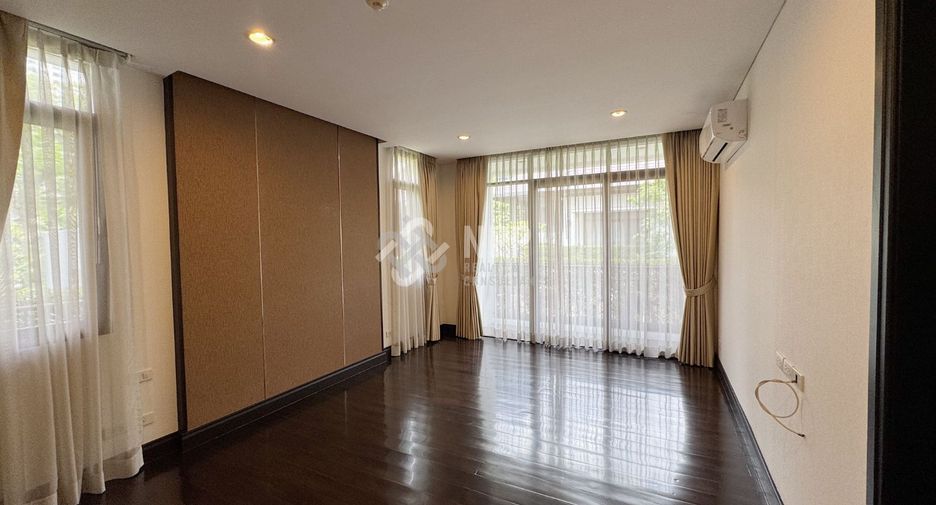 Casa en alquiler de 4 habitaciones en Khlong Toei, Bangkok