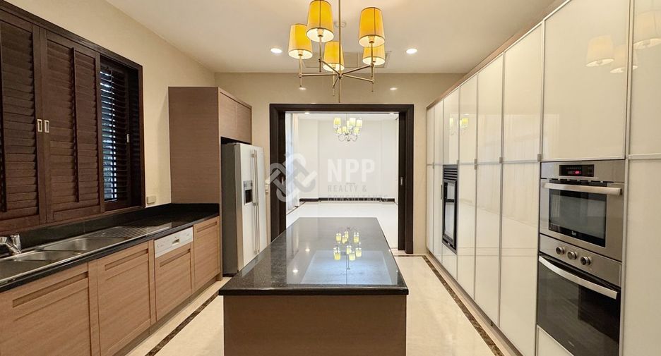 Casa en alquiler de 4 habitaciones en Khlong Toei, Bangkok
