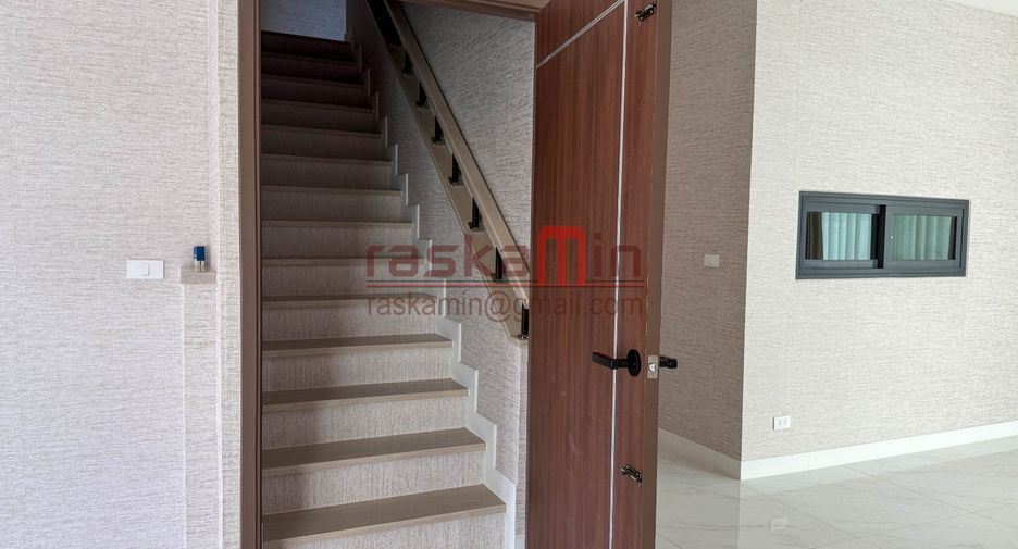 For sale 4 bedrooms house in Bang Lamung, Chonburi