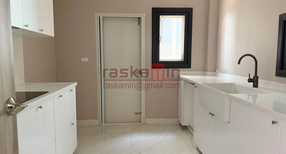 For sale 4 bedrooms house in Bang Lamung, Chonburi