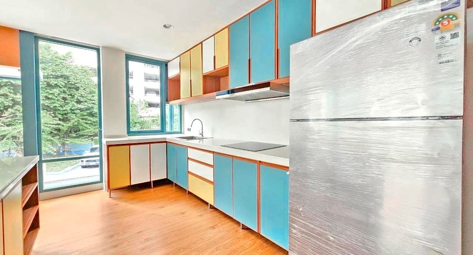 For rent 2 ベッドルーム serviced apartment in Khlong Toei, Bangkok
