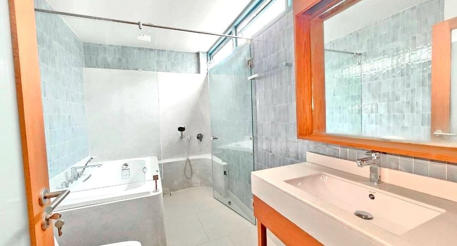 For rent 2 ベッドルーム serviced apartment in Khlong Toei, Bangkok