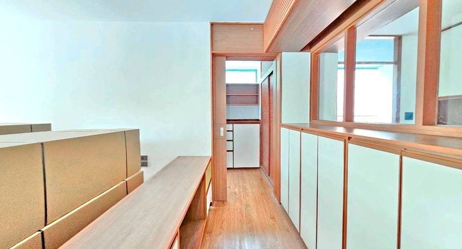 For rent 2 ベッドルーム serviced apartment in Khlong Toei, Bangkok