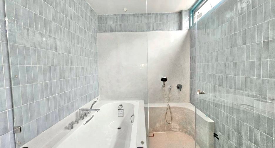 For rent 2 ベッドルーム serviced apartment in Khlong Toei, Bangkok