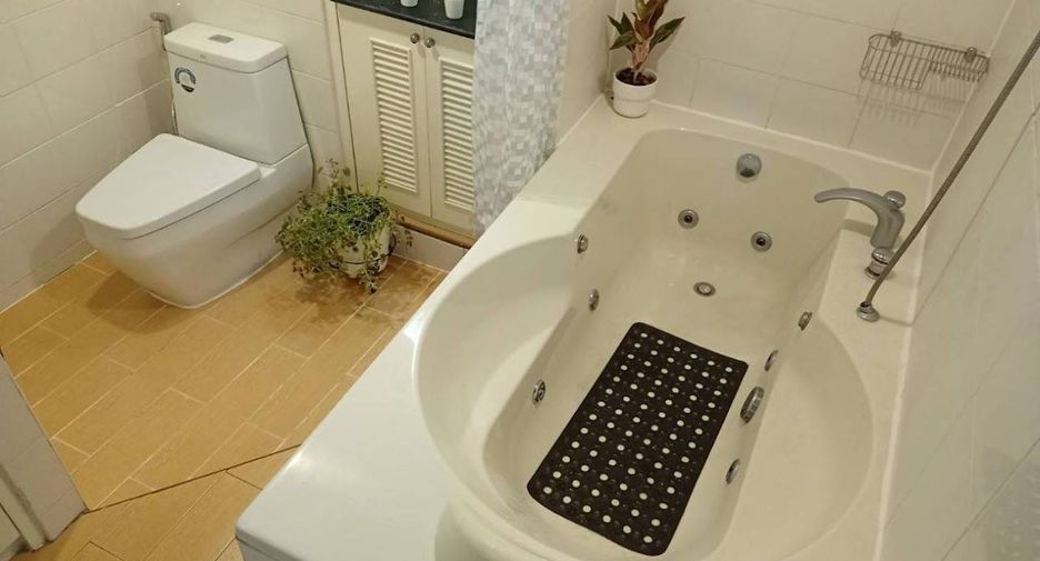For rent and for sale 2 bedrooms condo in Watthana, Bangkok