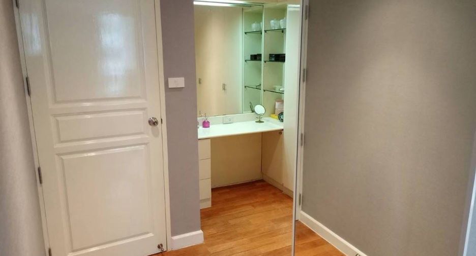 For rent and for sale 2 bedrooms condo in Watthana, Bangkok