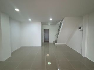 Casa adosada en venta de 2 habitaciones en Mueang Chon Buri, Chonburi