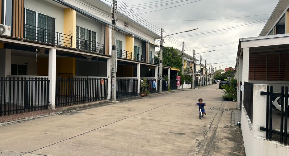 出售 2 卧室 联排别墅 在 Mueang Chon Buri, Chon Buri