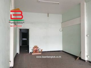 For rent 3 bedrooms retail Space in Sai Mai, Bangkok