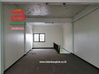 For rent 3 bedrooms retail Space in Sai Mai, Bangkok