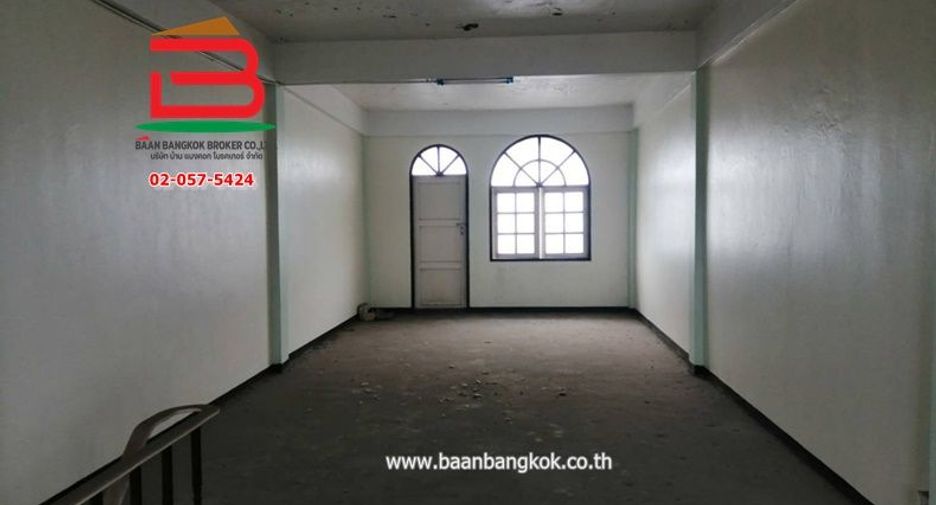 For rent 3 bedrooms retail Space in Sai Mai, Bangkok