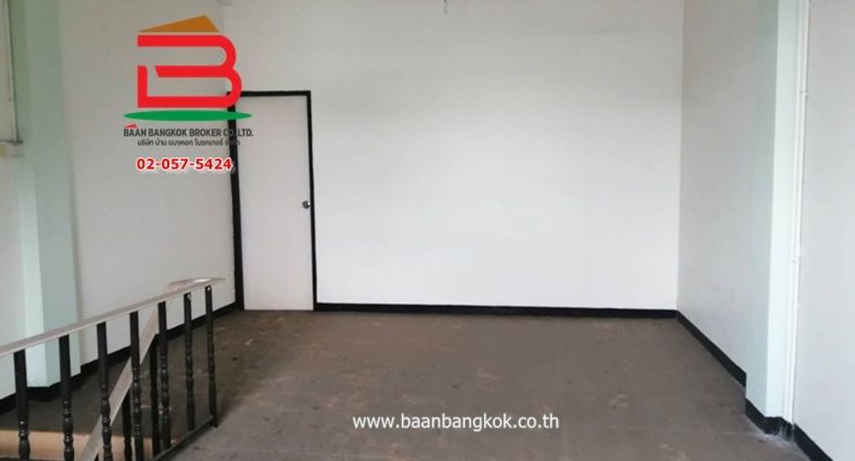 For rent 3 bedrooms retail Space in Sai Mai, Bangkok