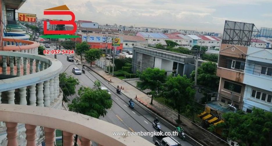 For rent 3 bedrooms retail Space in Sai Mai, Bangkok
