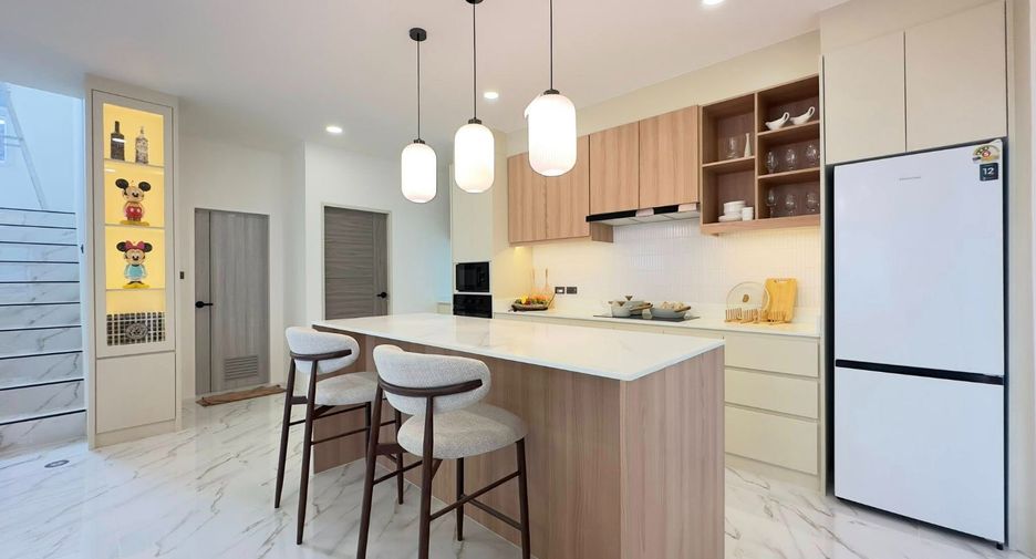 For sale 4 bedrooms house in Bang Lamung, Chonburi