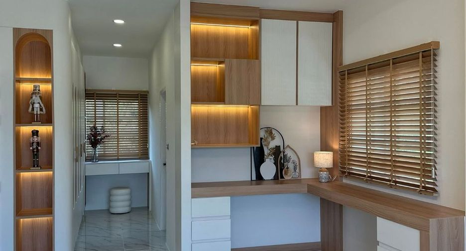 For sale 4 bedrooms house in Bang Lamung, Chonburi