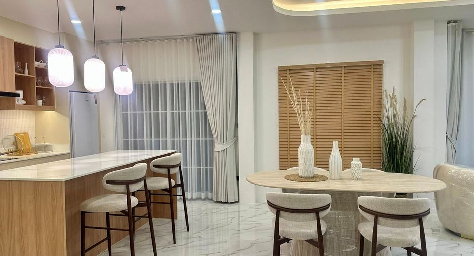 For sale 4 bedrooms house in Bang Lamung, Chonburi