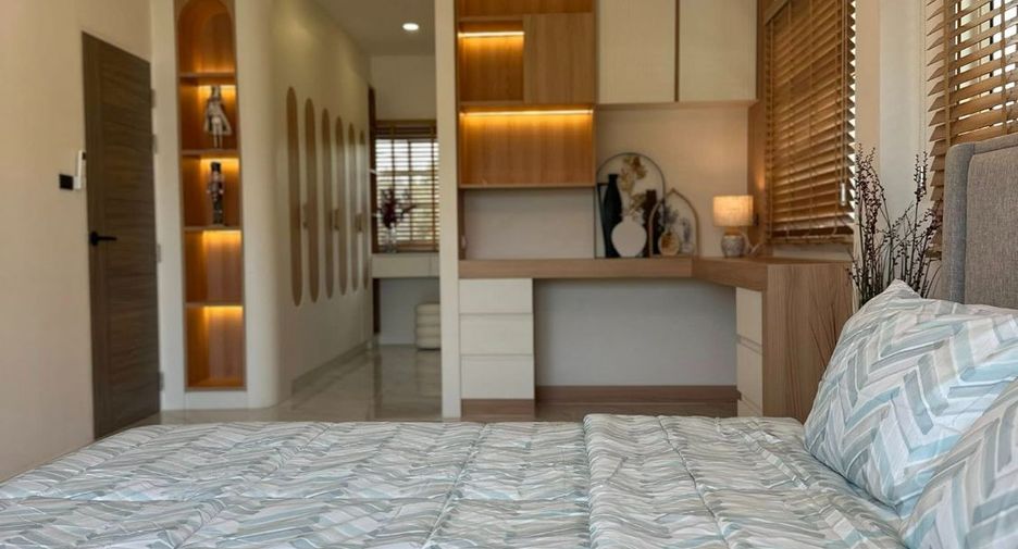 For sale 4 bedrooms house in Bang Lamung, Chonburi