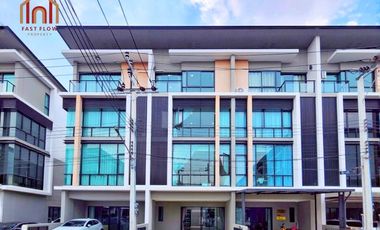 For sale 3 bedrooms townhouse in Lat Phrao, Bangkok