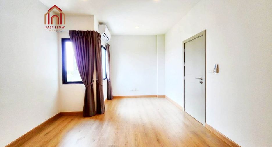 For sale 3 bedrooms townhouse in Lat Phrao, Bangkok