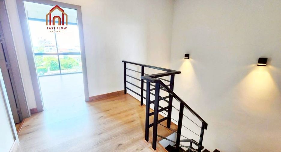 For sale 3 bedrooms townhouse in Lat Phrao, Bangkok