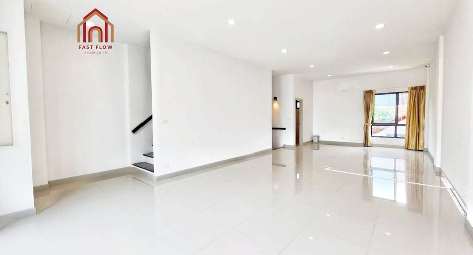 For sale 3 bedrooms townhouse in Lat Phrao, Bangkok