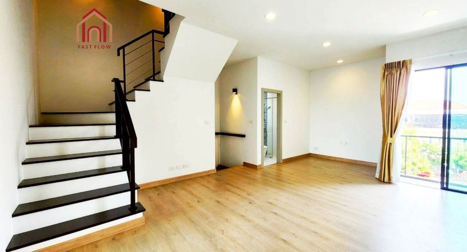 For sale 3 bedrooms townhouse in Lat Phrao, Bangkok