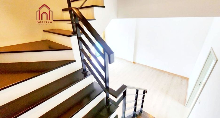 For sale 3 bedrooms townhouse in Lat Phrao, Bangkok