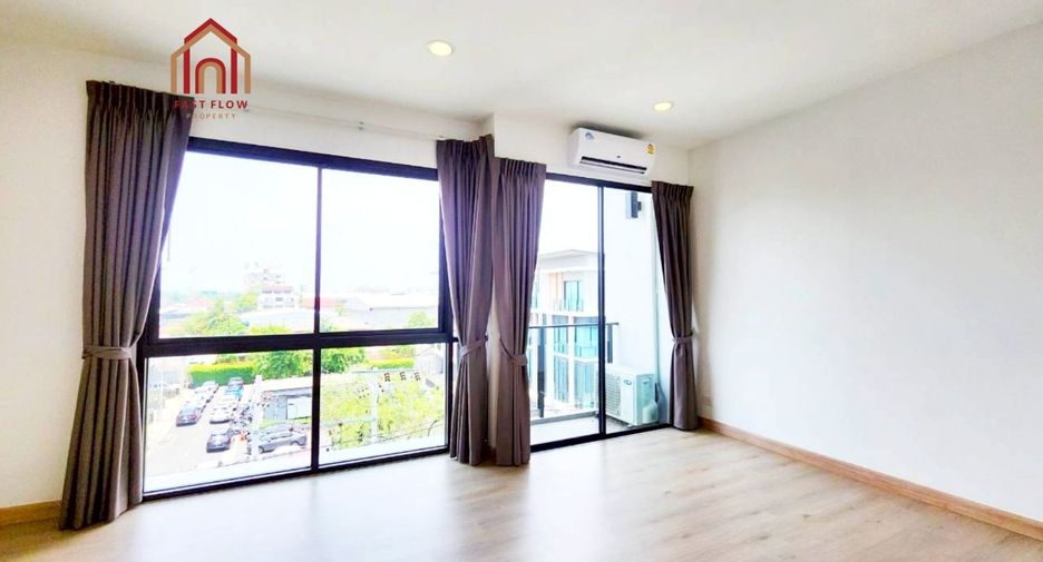 For sale 3 bedrooms townhouse in Lat Phrao, Bangkok