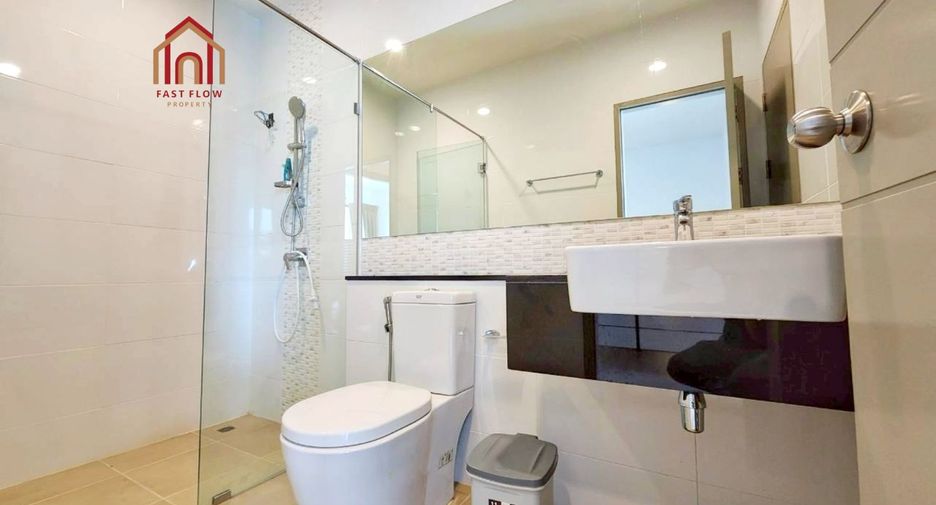 For sale 3 bedrooms townhouse in Lat Phrao, Bangkok