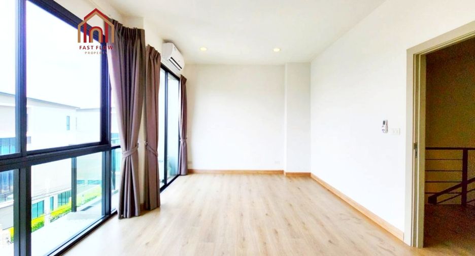 For sale 3 bedrooms townhouse in Lat Phrao, Bangkok