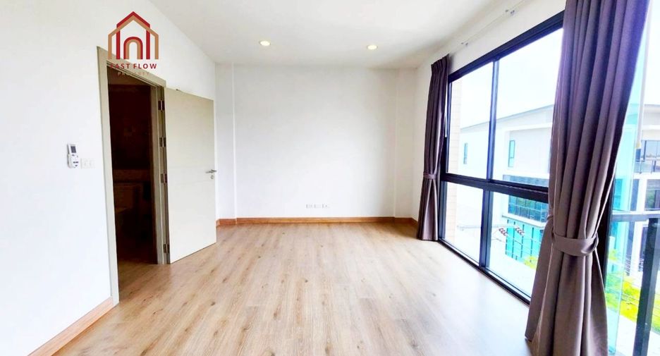 For sale 3 bedrooms townhouse in Lat Phrao, Bangkok